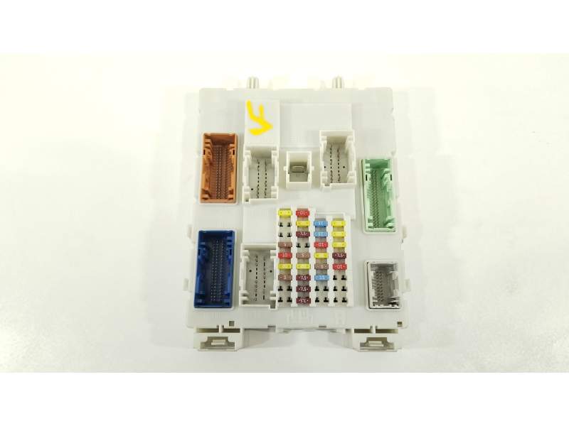 CAJA RELES / FUSIBLES F1FT14A073BD F1ET14014AKC