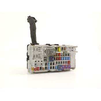 CAJA RELES / FUSIBLES 33172518 