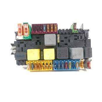 CAJA RELES / FUSIBLES A2469060093 
