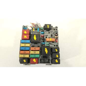 CAJA RELES / FUSIBLES 51867698 