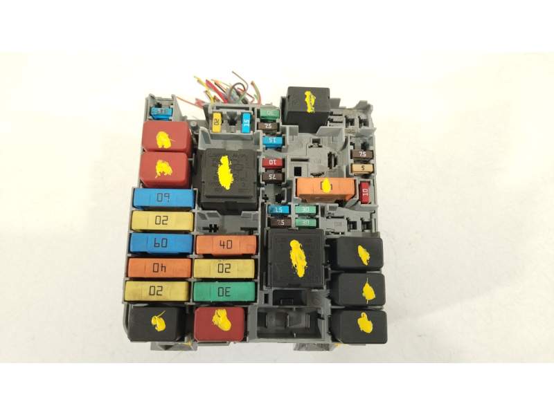 CAJA RELES / FUSIBLES 51867698 