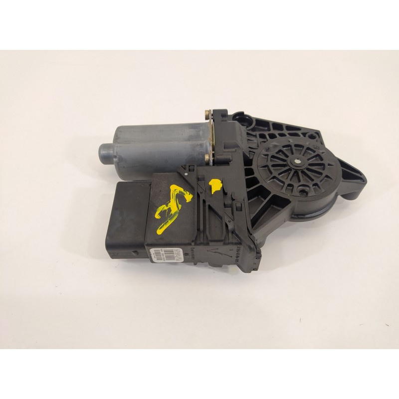 Recambio de motor elevalunas trasero izquierdo para volkswagen passat berlina (3b3) edition referencia OEM IAM 105406301 0507428