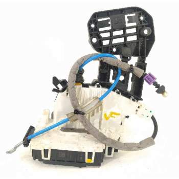 CERRADURA PUERTA DELANTERA DERECHA A1667200435 