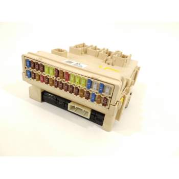 CAJA RELES / FUSIBLES 8273012X81 50122230 8922102480