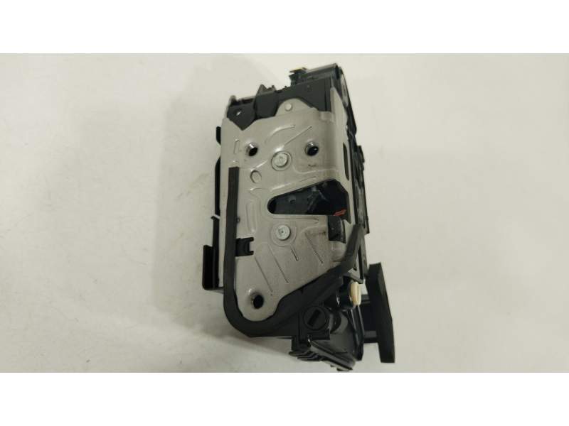 CERRADURA PUERTA TRASERA DERECHA 5TA839016Q 