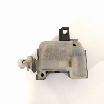 MOTOR TAPA COMBUSTIBLE 1Z0810773 