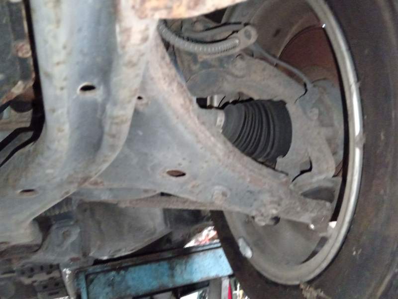 BRAZO SUSPENSION INFERIOR DELANTERO IZQUIERDO 545002R000 