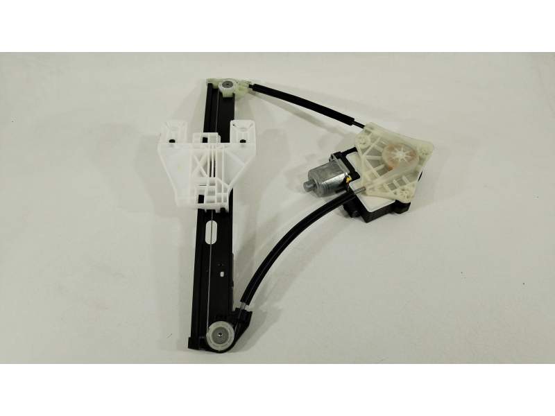 ELEVALUNAS TRASERO DERECHO 82G839462A 5Q0959408D 