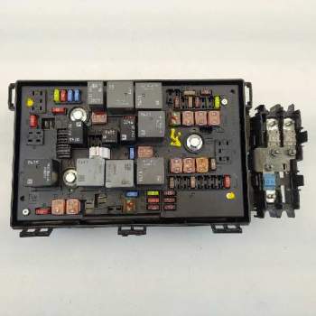 CAJA RELES / FUSIBLES 13318782 1110032AB C11000139