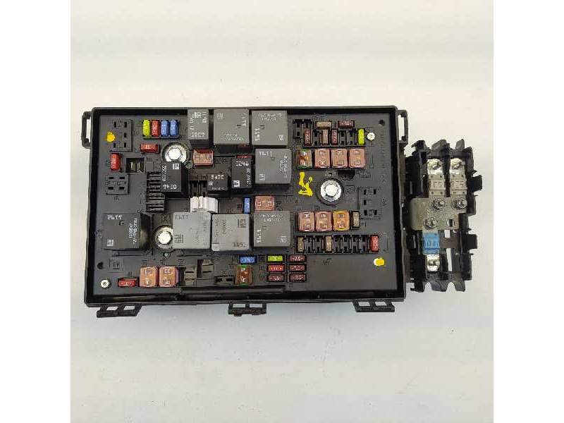 CAJA RELES / FUSIBLES 13318782 1110032AB C11000139