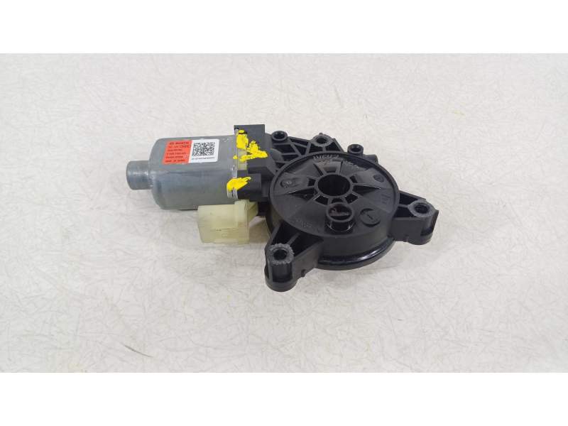 MOTOR ELEVALUNAS TRASERO DERECHO 83460AT000 