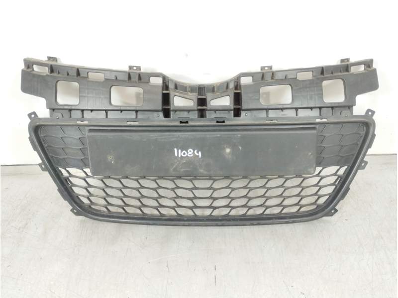 REJILLA PARAGOLPES DELANTERO 865612R000 865802R000 