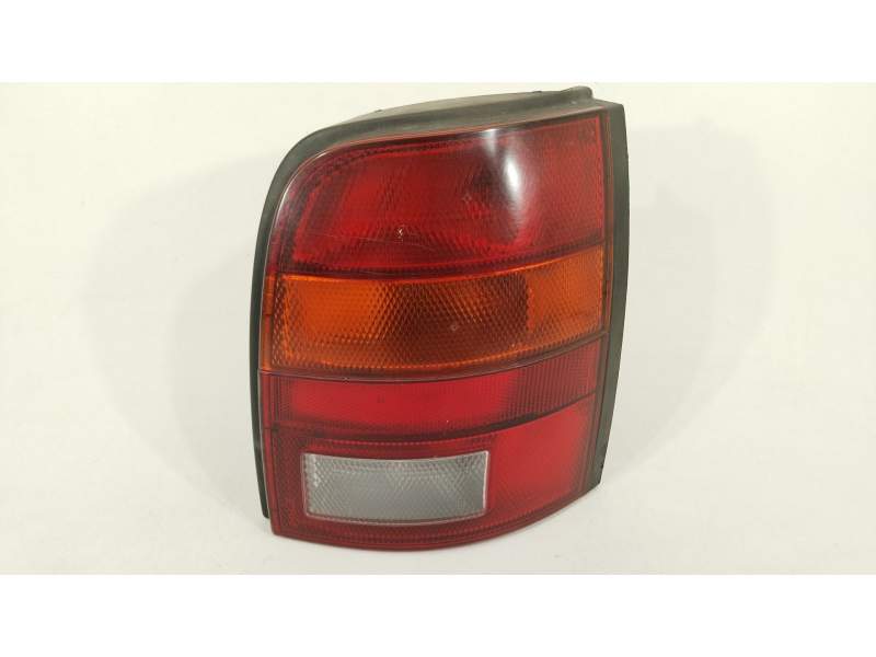 PILOTO TRASERO DERECHO B65505F301 