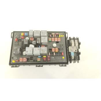 CAJA RELES / FUSIBLES 13313205 1110011AA
