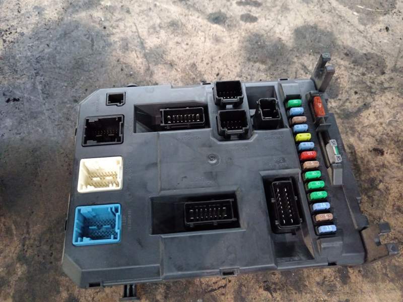 CAJA RELES / FUSIBLES 9674016980 BSIEVX0300 