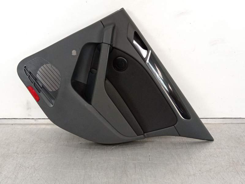 GUARNECIDO PUERTA TRASERA DERECHA 5K6867212 