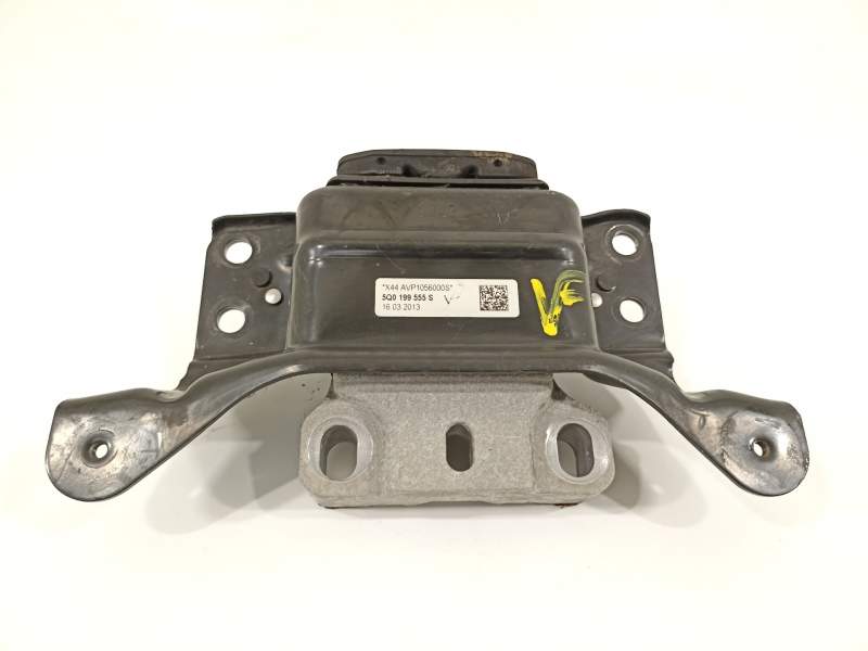 SOPORTE MOTOR IZQUIERDO 5Q0199555S 