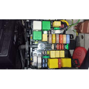 CAJA RELES / FUSIBLES 9804848580 