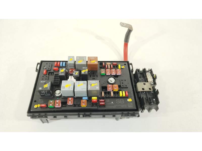 CAJA RELES / FUSIBLES 13343980 