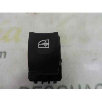 MANDO ELEVALUNAS DELANTERO DERECHO 809600004R 