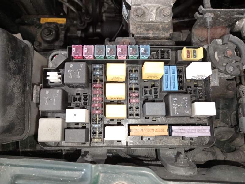 CAJA RELES / FUSIBLES 91208H1670 