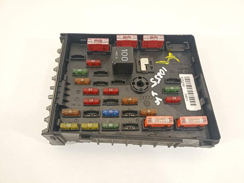 CAJA RELES / FUSIBLES 3C0937125 