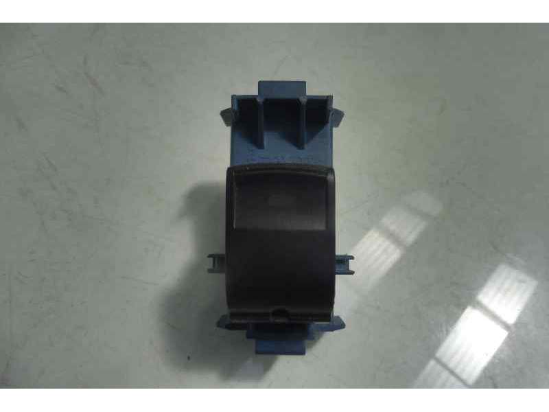 MANDO ELEVALUNAS DELANTERO DERECHO 848100F030 30170686 