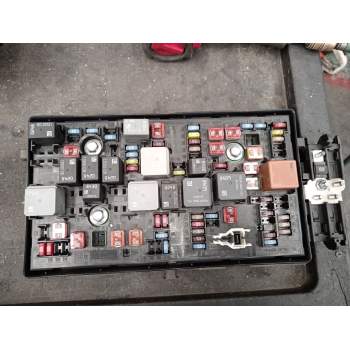 CAJA RELES / FUSIBLES 13275883 13255300 13222782