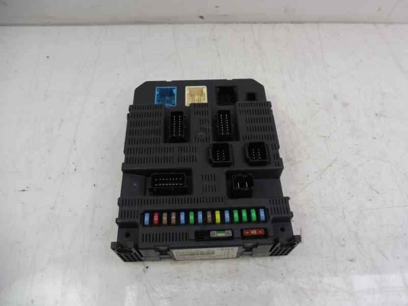 CAJA RELES / FUSIBLES 9663798180 BSI 2004 