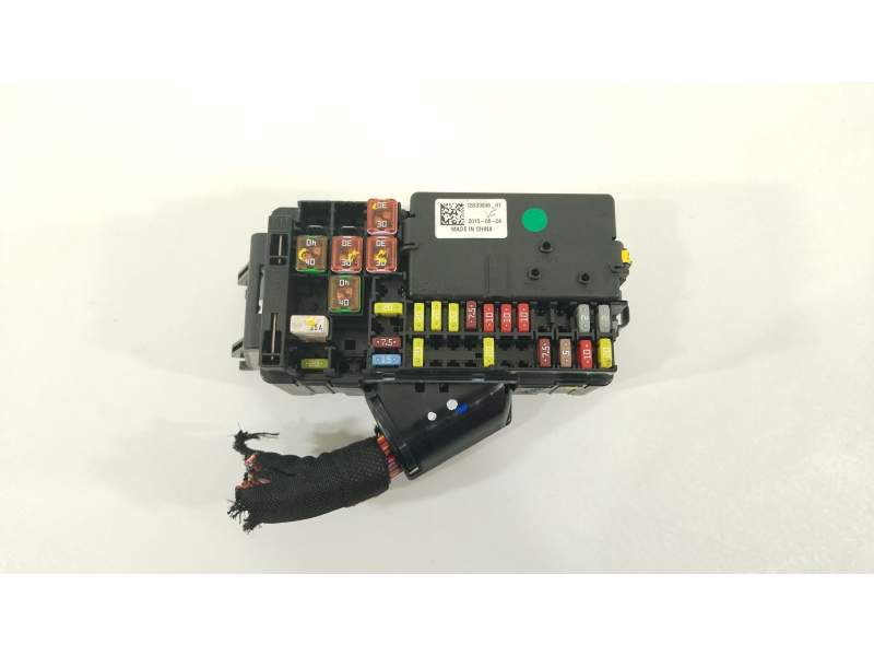 CAJA RELES / FUSIBLES 15533696 