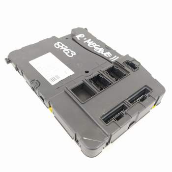 CAJA RELES / FUSIBLES 8200780018A 8200837588A 