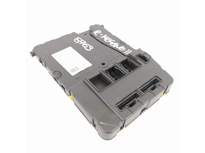 CAJA RELES / FUSIBLES 8200780018A 8200837588A 