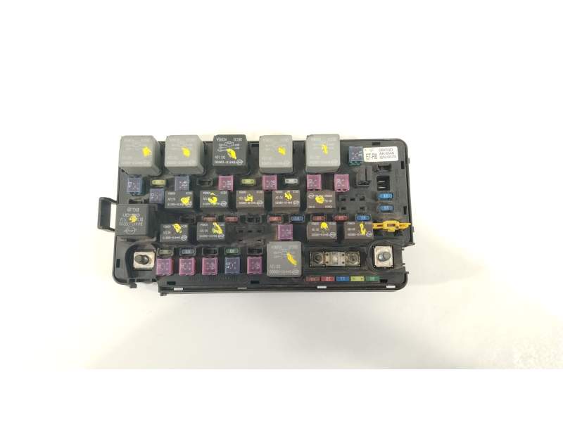 CAJA RELES / FUSIBLES 8239031032 06K15D AK6546