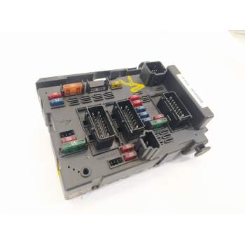 CAJA RELES / FUSIBLES 9650664180 