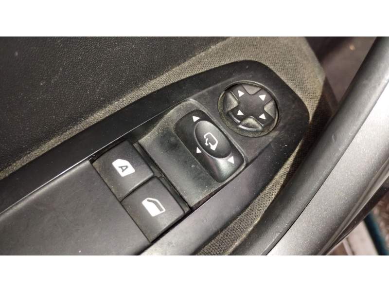 MANDO ELEVALUNAS DELANTERO IZQUIERDO 96751129ZD 