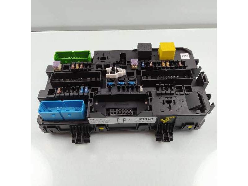 CAJA RELES / FUSIBLES 13181278 5DK008669 