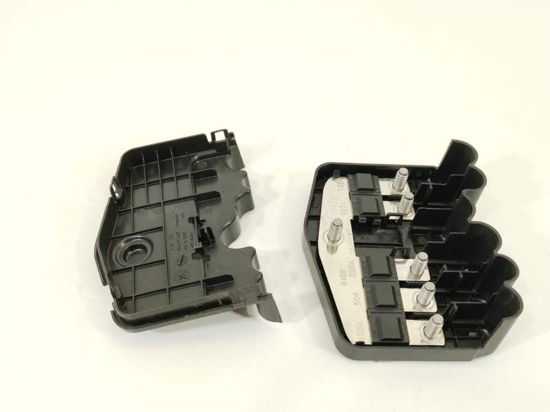 CAJA RELES / FUSIBLES 5WA937629 