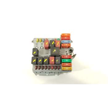 CAJA RELES / FUSIBLES 51832042 
