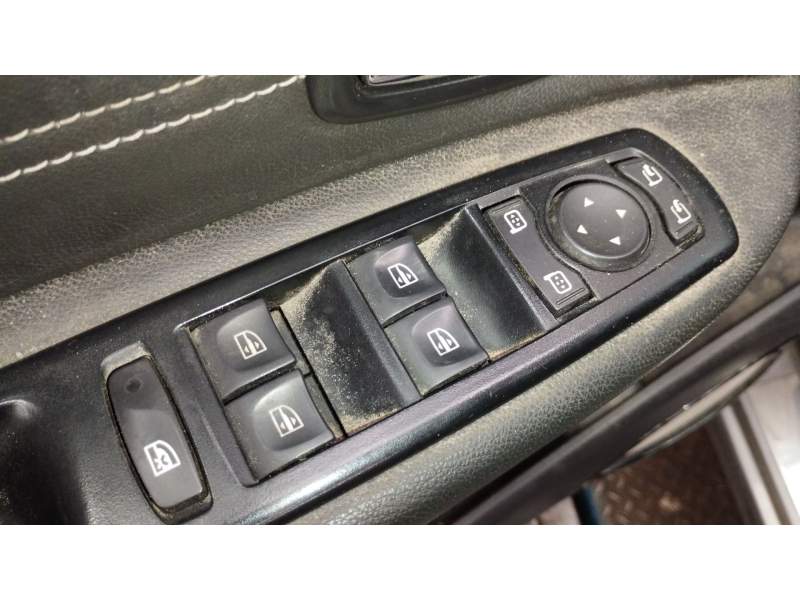 MANDO ELEVALUNAS DELANTERO IZQUIERDO 254010073R 