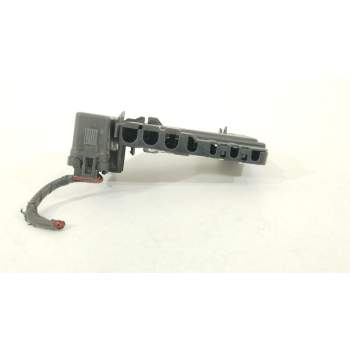 CAJA RELES / FUSIBLES 6R0937550A 