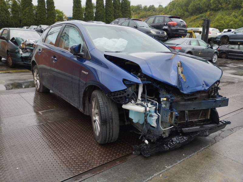 toyota auris (_e18_) del año 2015