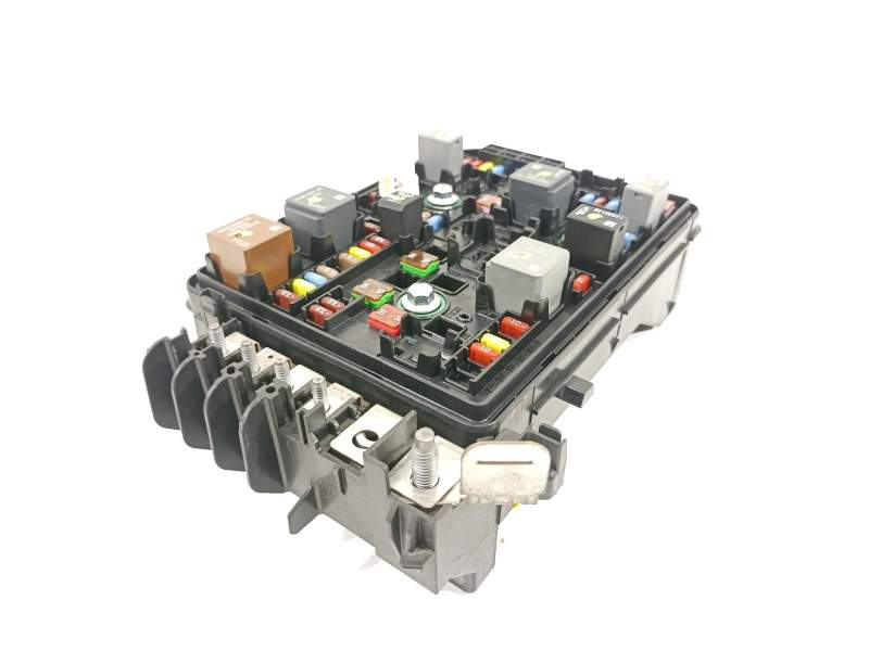 CAJA RELES / FUSIBLES 39040853 