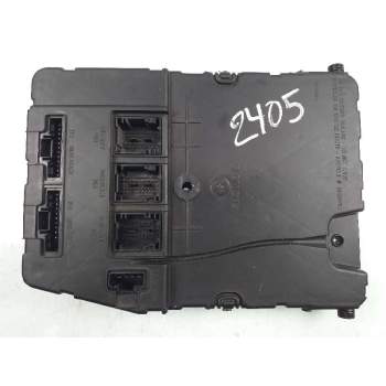 CAJA RELES / FUSIBLES 8200351182 