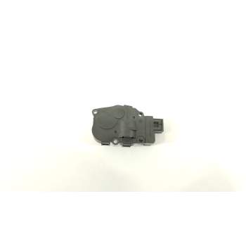 MOTOR APERTURA TRAMPILLAS CLIMATIZADOR 8K0820511D 28032015 EFB490