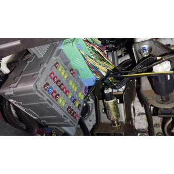CAJA RELES / FUSIBLES RG19794000 39794SDAA02 05298081