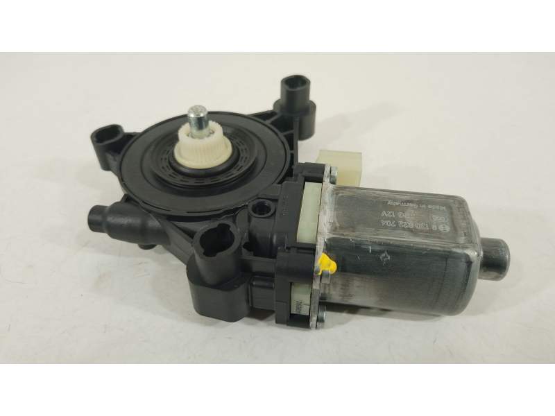 MOTOR ELEVALUNAS DELANTERO DERECHO 8W0959802 