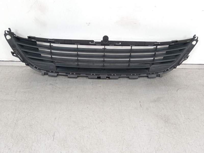 REJILLA PARAGOLPES DELANTERO 9670503480 02343518 