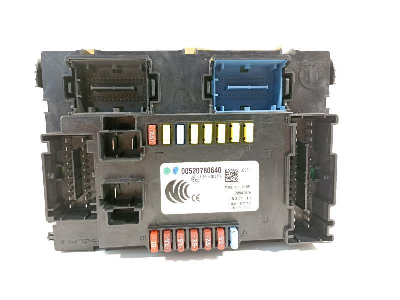 CAJA RELES / FUSIBLES 52078064 