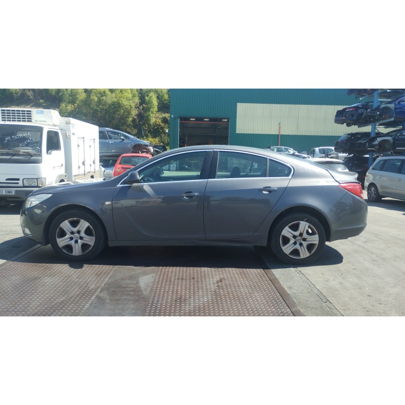 opel insignia berlina del año 2010