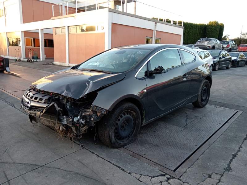 opel astra j gtc del año 2014